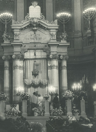 A wedding in the Great Synagogue, Rome.